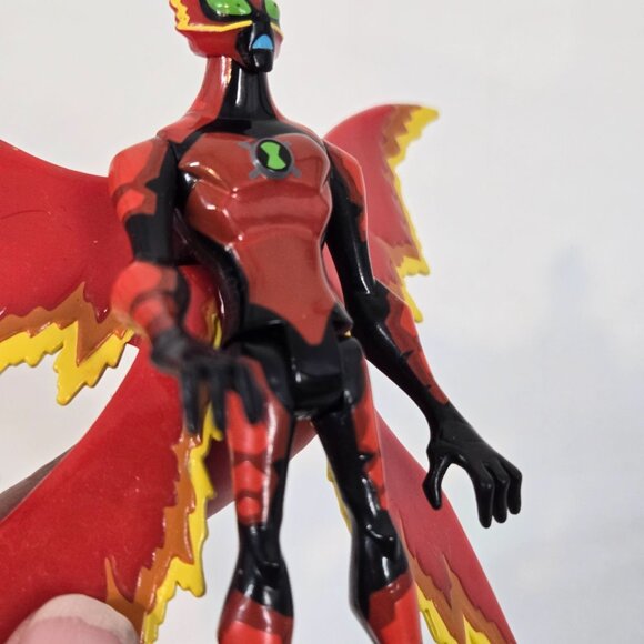 Bandai Ben 10 Red Ultimate Big Chill Action Figure Moving Wings Ultimate Alien - Picture 4 of 9